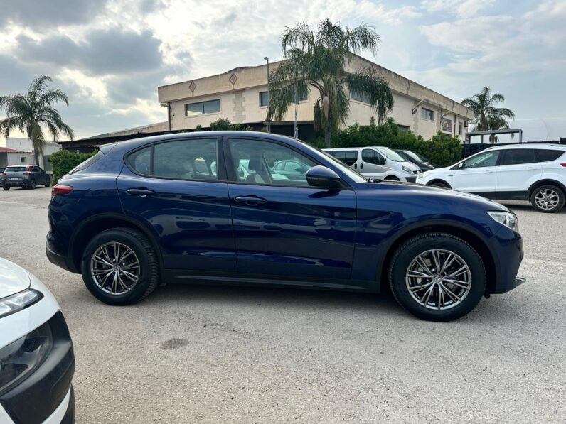 
								Alfa Romeo Stelvio full									