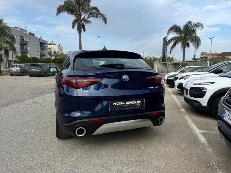 
								Alfa Romeo Stelvio full									