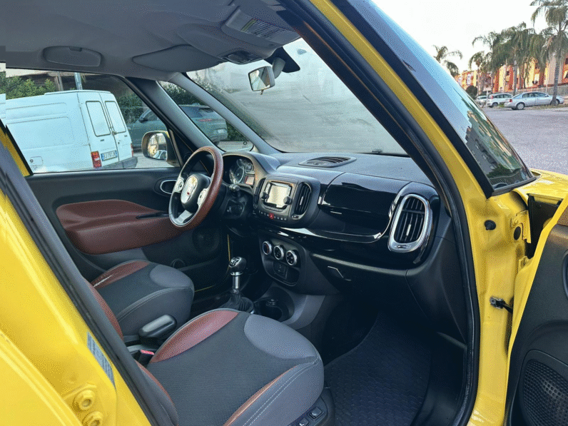 
								Fiat 500 L Trekking full									