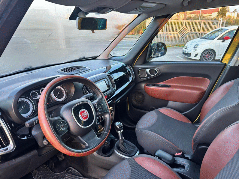 
								Fiat 500 L Trekking full									